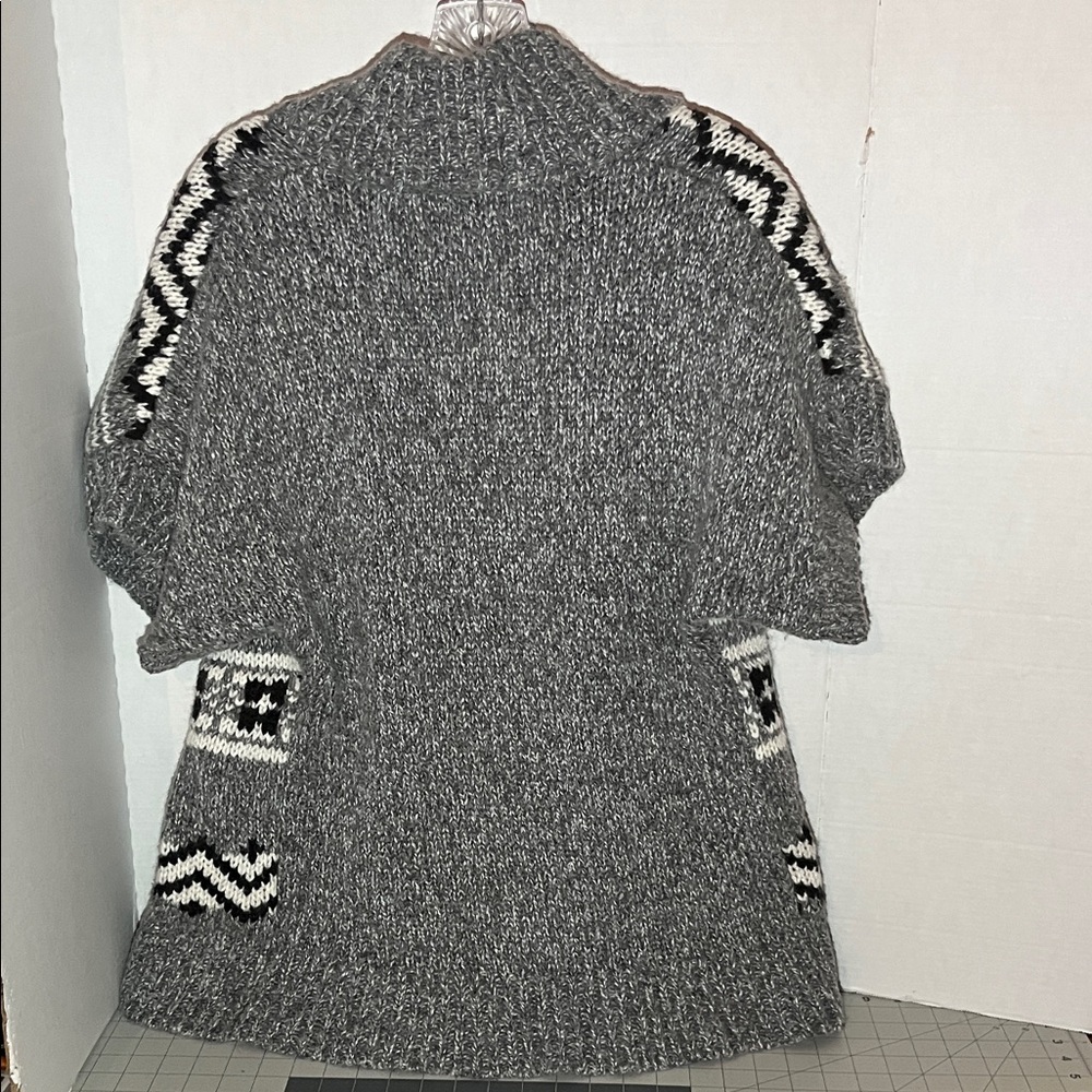 Old Navy Gray and Black Patterned Cardigan - Picture 3 of 7